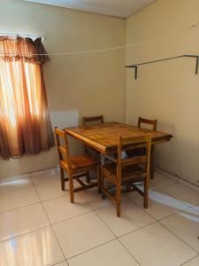 a wooden table and chairs in a room at Casa Grande in Ananindeua