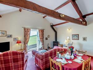 Posezení v ubytování 2 Bed in Bassenthwaite 96088