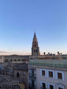 Nespecifikovaný výhled na destinaci Toledo nebo výhled na město při pohledu z penzionu – hostince