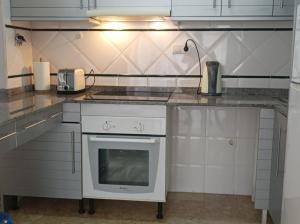a kitchen with a stove top oven in a kitchen at Primera Linea de Mar in Torrevieja