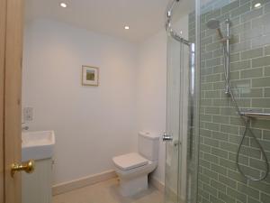 Bilik mandi di 3 Bed in Sherborne COWOB +29 gambar