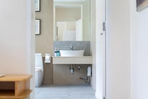 Private sea view apartment with jacuzzi at Baycliff的一间浴室