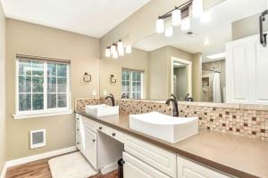 a bathroom with two sinks and a large mirror at Majestic Summit Retreat: Family Vacation Rental Overlooking Lake Pend Oreille in Lignite +23 photos