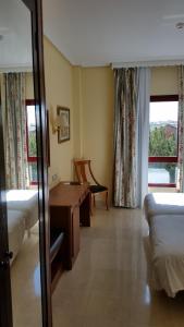 A bed or beds in a room at Hotel Humanes