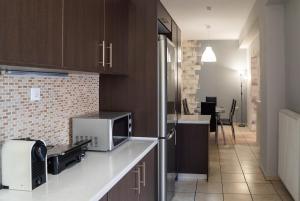 a kitchen with a counter top with a microwave at Gray House Salamina in Salamina