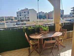 a table and chairs on a balcony with plants at Casa di Stefy in Quartu SantʼElena
