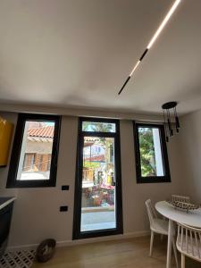 Gallery image of John&Nansys Cozy Apartment in Plomarion