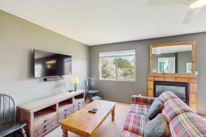 Μια τηλεόραση ή/και κέντρο ψυχαγωγίας στο Solano Vallejo 3349