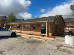 a building with a car parked in front of it at Hallmark Inn And Suites in Killeen