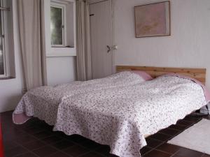 A bed or beds in a room at b&b Achter de Sterren