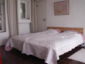 a bedroom with a bed with a blanket on it at b&b Achter de Sterren in Den Bosch