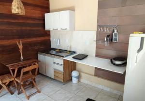 Η κουζίνα ή μικρή κουζίνα στο Chalé Madeira Nobres Asa Própria