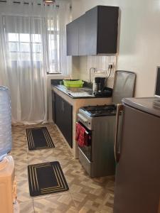 Kuchyň nebo kuchyňský kout v ubytování Express Suites near JKIA Airport