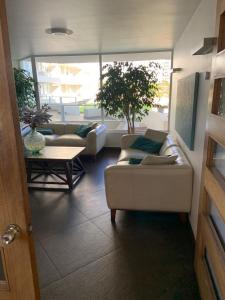 a living room with two couches and a table at Departamentos Laguna del mar in La Serena