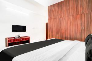 TV a/nebo společenská místnost v ubytování Super Hotel O Aarapalayam