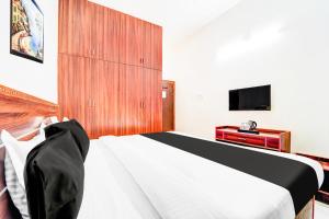 TV a/nebo společenská místnost v ubytování Super Hotel O Aarapalayam