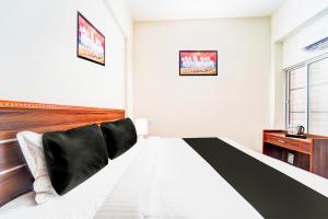 Postel nebo postele na pokoji v ubytování Super Hotel O Aarapalayam