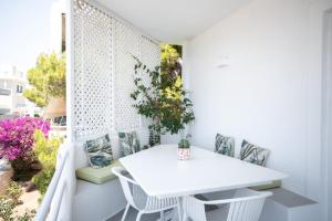 Gallery image of El Mar Seaview Penthouse 2 BDR, 7 min from beach in Lagonissi