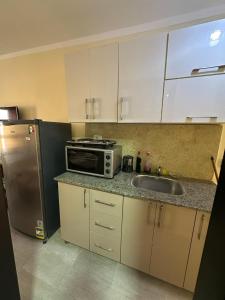 Dapur atau dapur kecil di شاليه بقرية اكوافيو