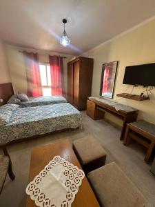 Katil atau katil-katil dalam bilik di شاليه بقرية اكوافيو