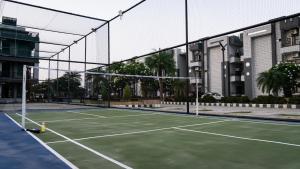 Tennis- og/eða veggtennisaðstaða á Evaara By The Ganges eða í nágrenninu