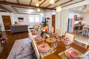 Χώρος καθιστικού στο Luxury Villa on Nimman Pool Table Huge Garden
