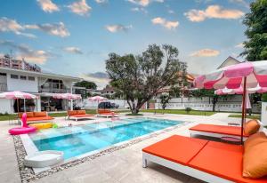 Πισίνα στο ή κοντά στο Luxury Villa on Nimman Pool Table Huge Garden