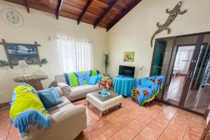 a living room with two couches and a table at Casa Oasis in the center of Puerto Jimenez in Puerto Jiménez