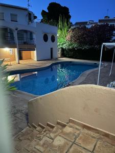 Der Swimmingpool an oder in der Nähe von Sun Rise