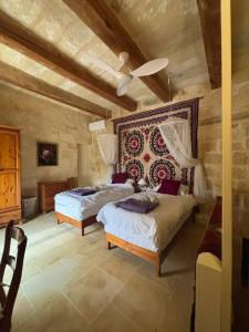 Una cama o camas en una habitación de House of Character - Room with a Pool view