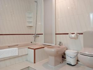 Kúpeľňa v ubytovaní Anguiano Habitaciones rurales con baño privado
