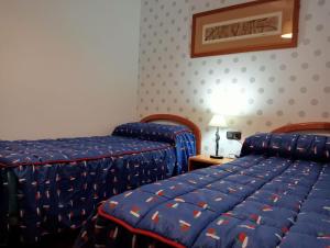Posteľ alebo postele v izbe v ubytovaní Anguiano Habitaciones rurales con baño privado