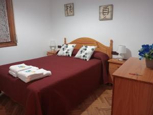 Posteľ alebo postele v izbe v ubytovaní Anguiano Habitaciones rurales con baño privado