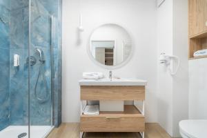 Un baño de AQUA Resort AQUAPARK 92 fotos más