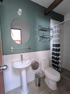 Baðherbergi á Flying Dog Hostel Cusco +37 myndir