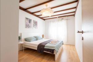 Ένα ή περισσότερα κρεβάτια σε δωμάτιο στο Apartmani Oribu