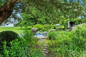 Zahrada ubytování Stunning Cottage in Famous KY Garden -Sleeps 2
