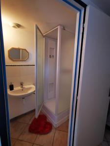 Ένα μπάνιο στο Gîte 3 chambres