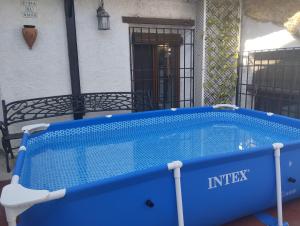 Bazén v ubytovaní Casa Rural Cueva El Sauce alebo v jeho blízkosti