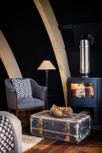 Predel za sedenje v nastanitvi Luxury Glamping Room8 a private hideaway from Brussels