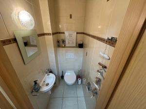 Ένα μπάνιο στο Appartement spacieux & familial à 400m de la plage d'Ostende 2 chambres avec patio by La Conciergerie +10 φωτογραφίες