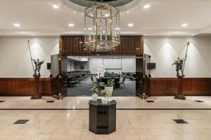 Uma área de estar em Bourbon Hotel & Suites Curitiba