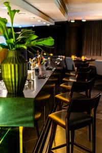 Uma área de estar em Bourbon Hotel & Suites Curitiba