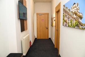 Μια τηλεόραση ή/και κέντρο ψυχαγωγίας στο Republic Square Suites +48 φωτογραφίες