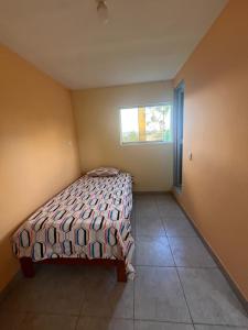 a bedroom with a bed and a window at Zzi in Lamas