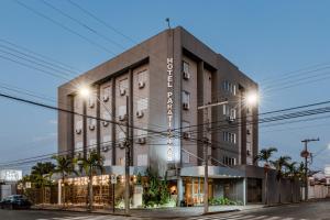 a rendering of a hotel on a street at night at Hotel Parati Minas in Uberlândia