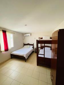 Un pat sau paturi într-o cameră la Villa Serena para familias y amigos - vista al mar