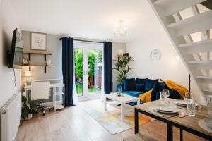 Χώρος καθιστικού στο Modern 2 Bedroom House with Parking