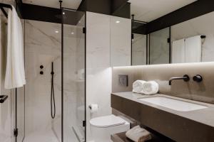 Koupelna v ubytování Porto River Soul Hotel + 72 fotografií