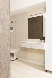 Ένα μπάνιο στο Cozy Stay in the Heart of City 1BR and Living Extendable sofa